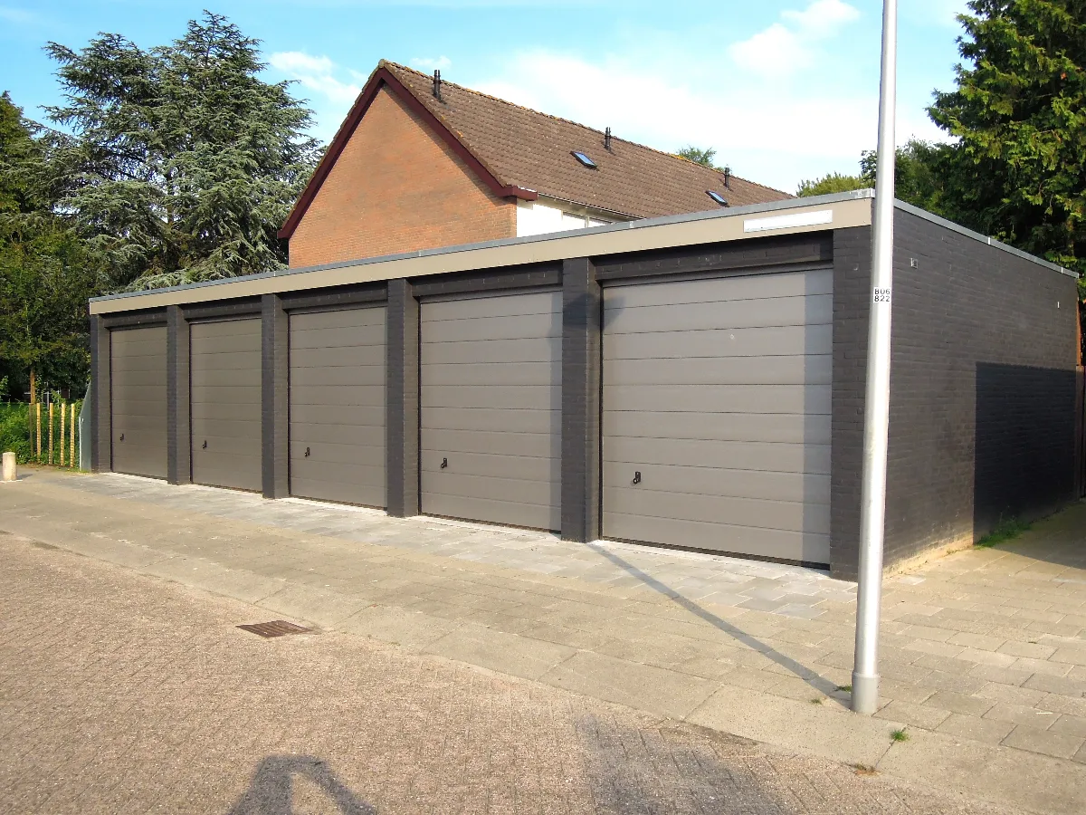 Te huur mooie grote nette opslag-garagebox Amersfoort-Schothorst
