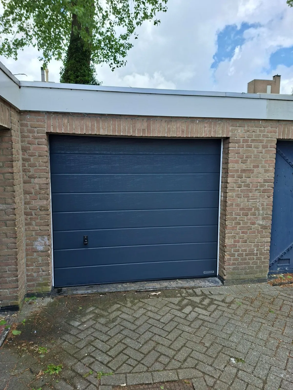 🚗 TE HUUR: XXL Garagebox (28m²) met stroom & water – Rotterdam Lombardijen