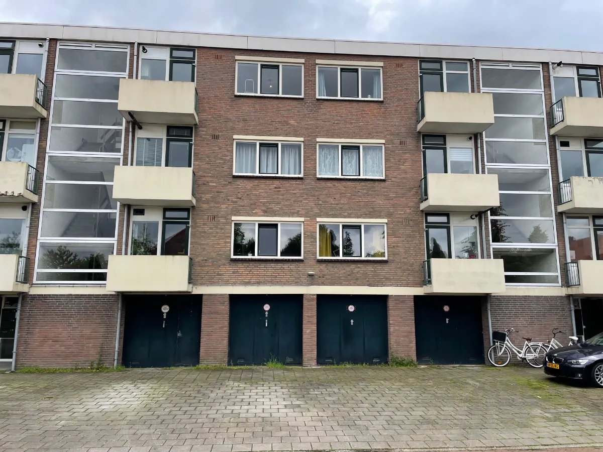 Te huur: Ruime garagebox in Oegstgeest / vlakbij Leiden (15.4 m2)