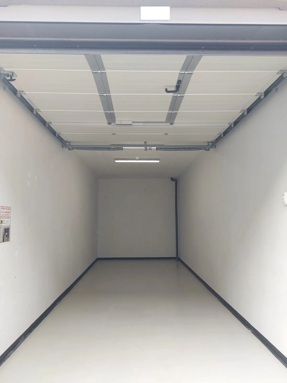 TE HUUR AANGEBODEN – 29M2 GARAGEBOX IN GARAGEPARK HEINENOORD