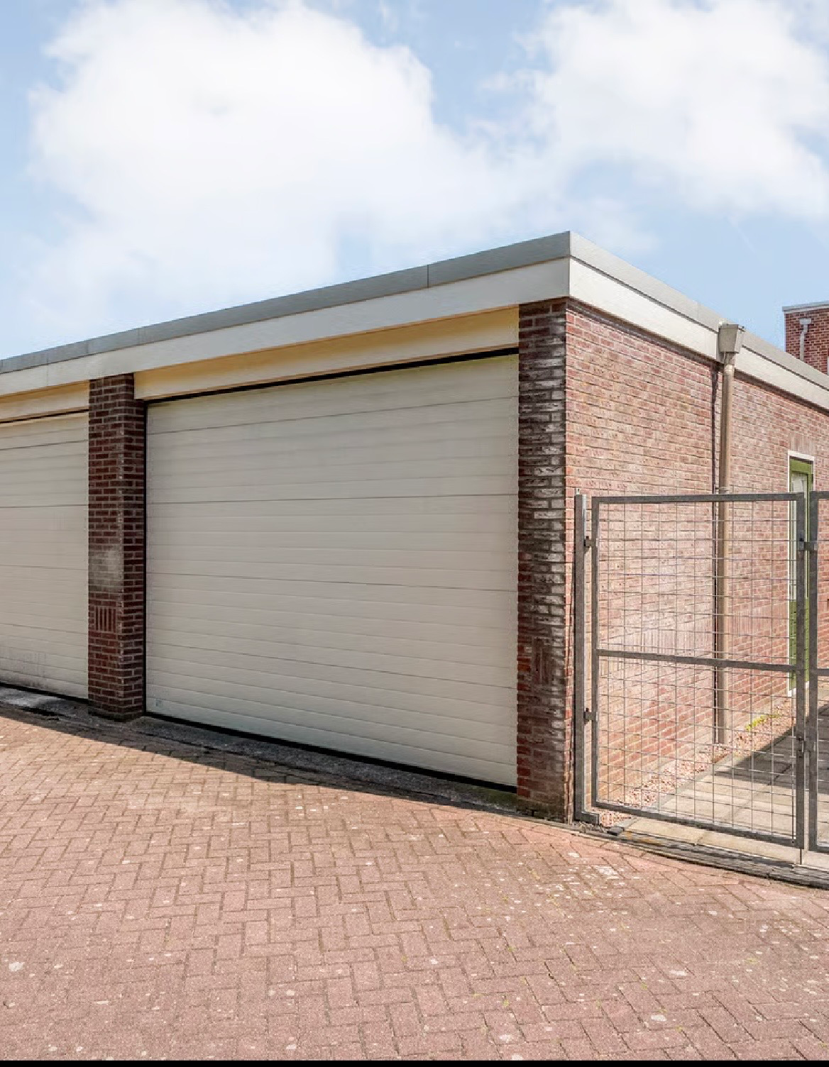 Ruime garagebox te huur aan de Walhofstraat in Enschede