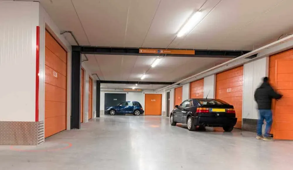 Indoor garagebox in Lelystad, vlakbij de A6