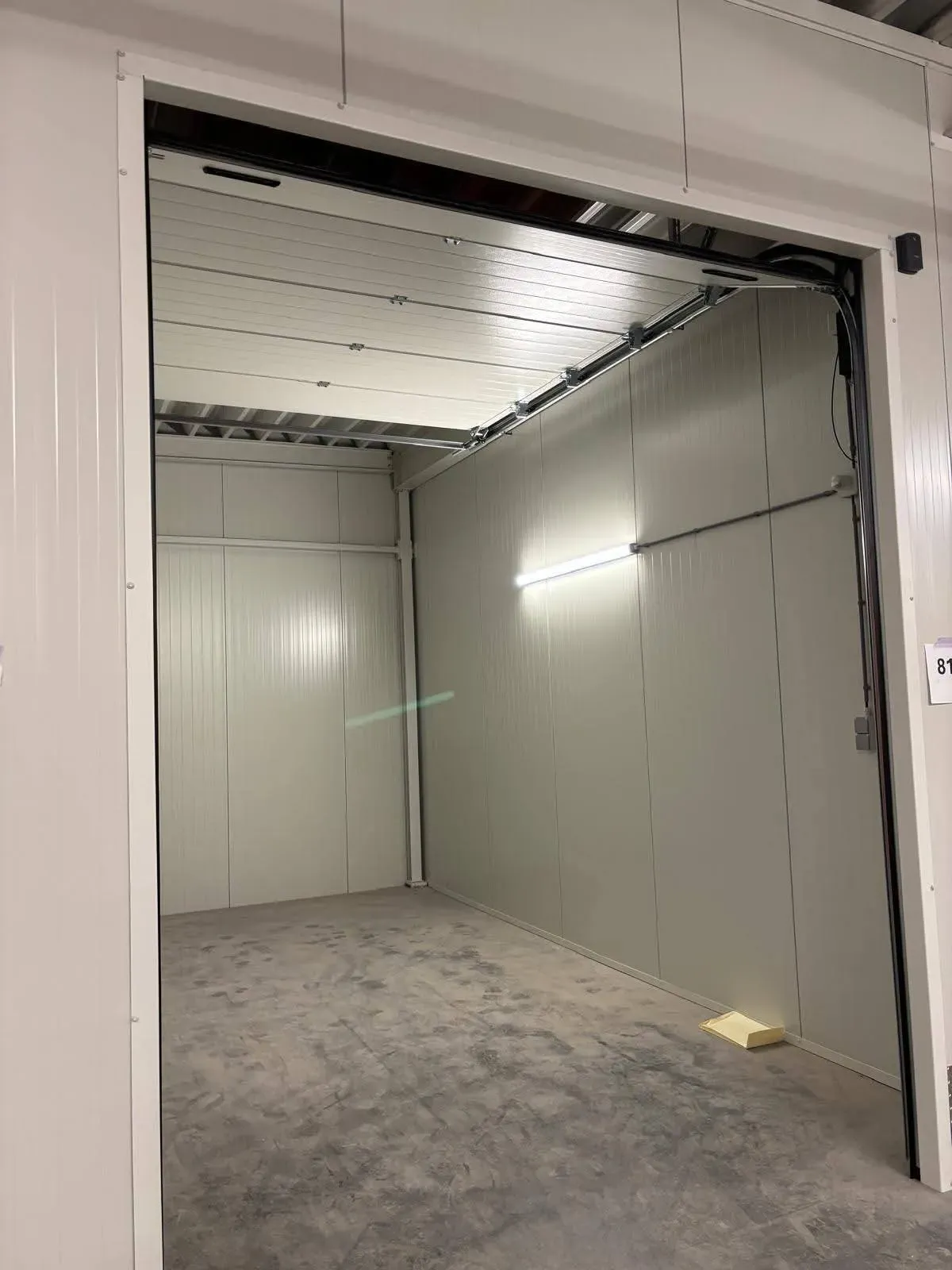 Garagebox/bedrijfsunit 21m2 Lelystad stuwweg