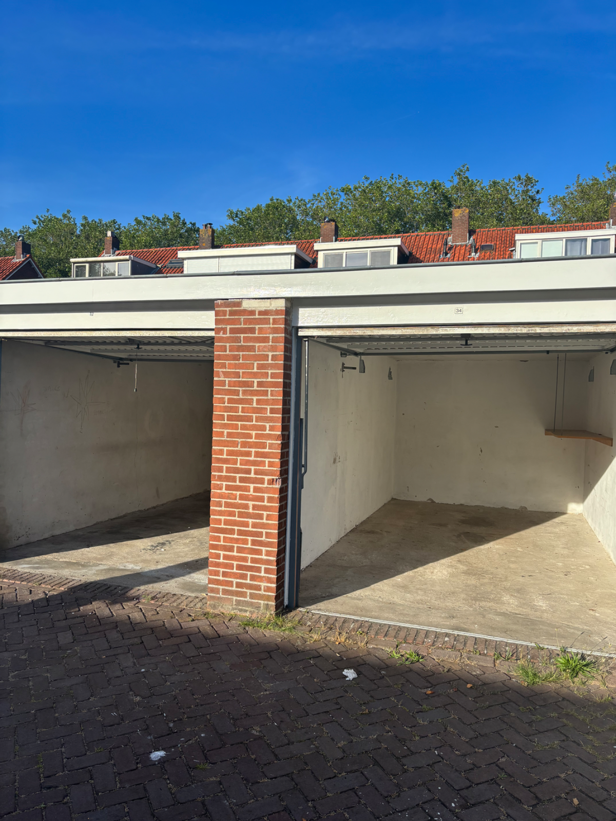 UNIEKE KANS - 2 naast elkaar gelegen garageboxen te huur Leiden