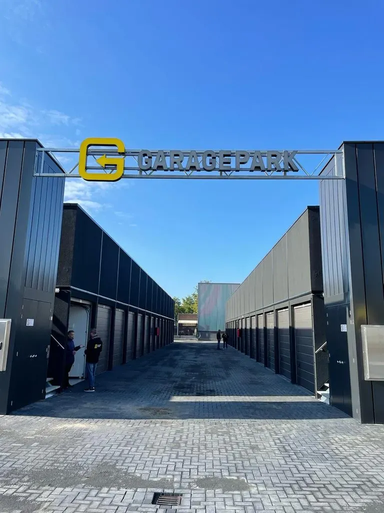 TE HUUR: Garagebox Venlo