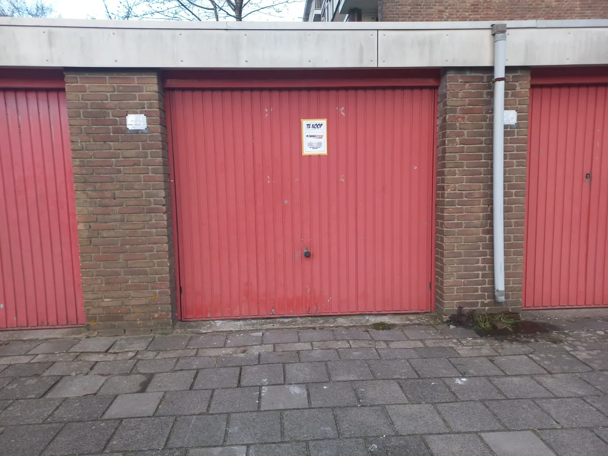 Ruime en droge garagebox in Rotterdam IJsselmonde