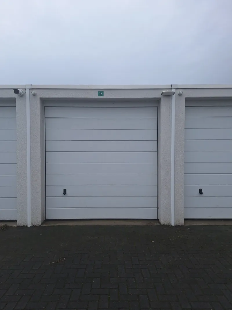 Nette garagebox met eigen brievenbus 