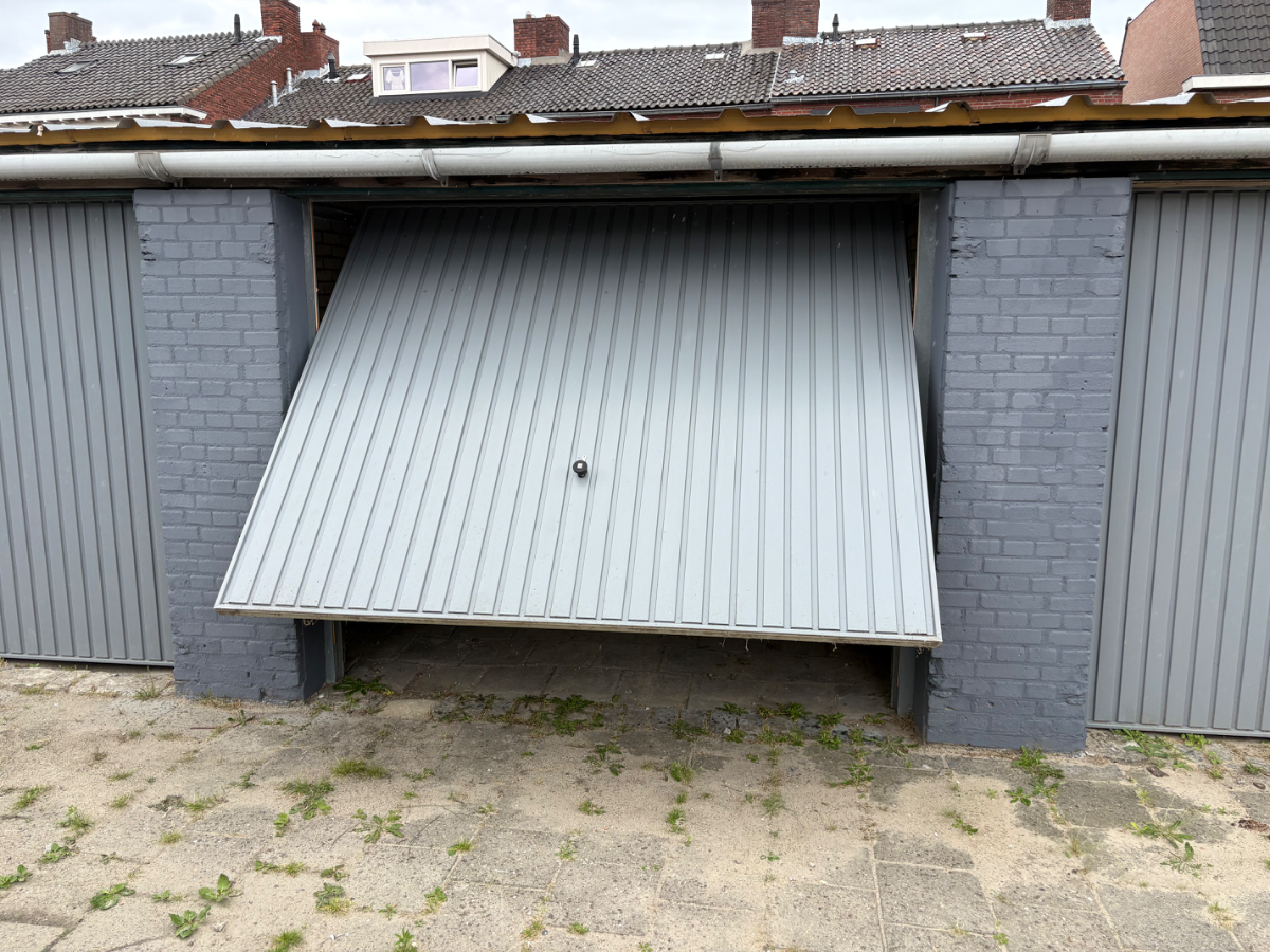 Ruime en droge garagebox in Bergen op Zoom