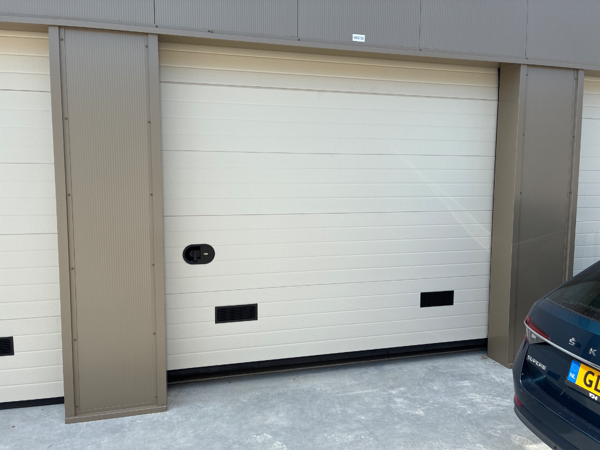 Garage , opslagruimte, garage te huur Almere
