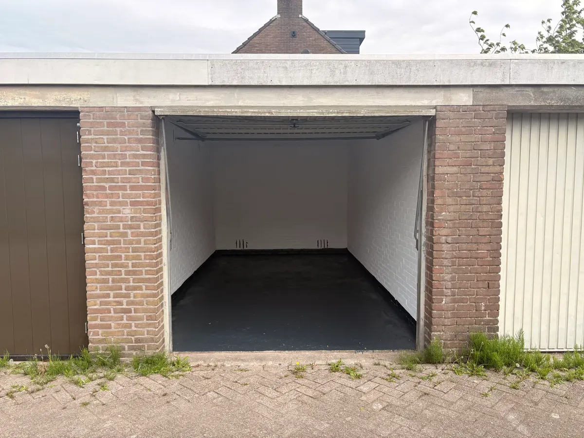 Garagebox in Hendrik-Ido-Ambacht Centrum (Wijk 01)